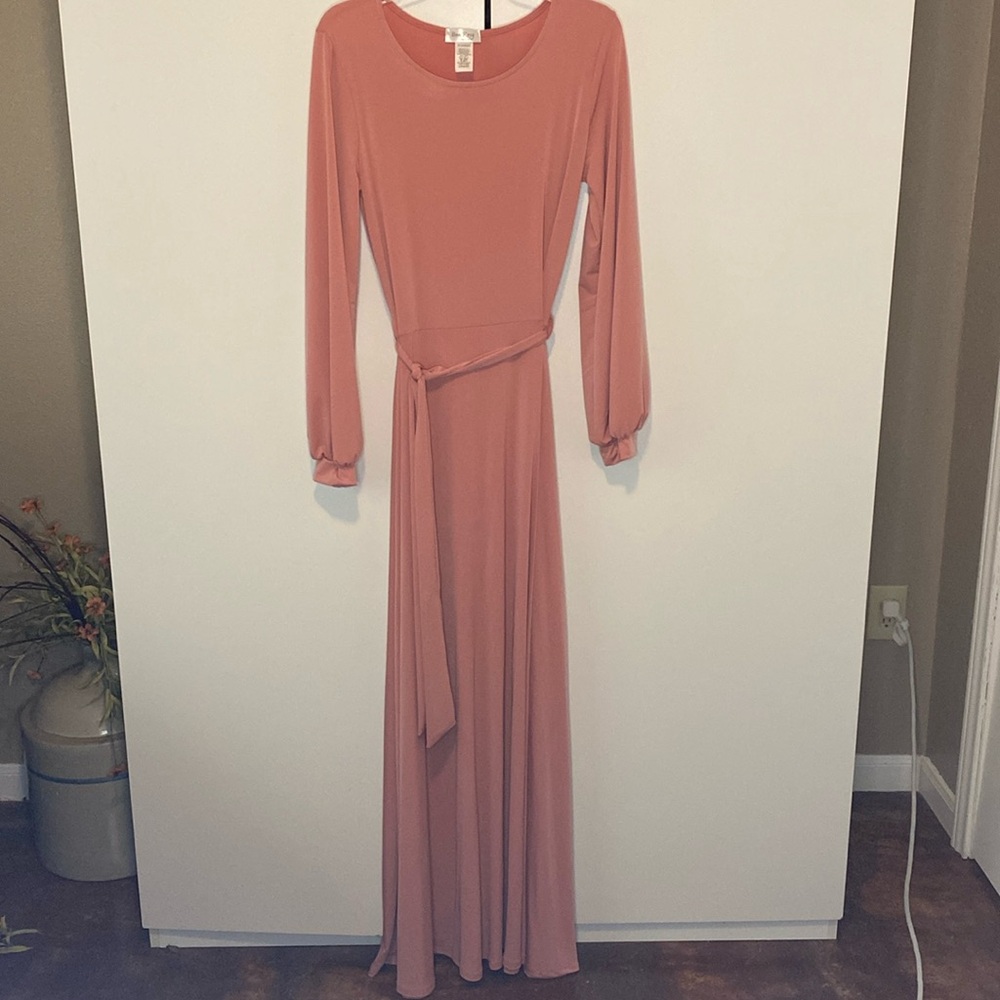 Pink, dusty rose, mauve long sleeve maxi dress with ribbon belt. No pockets.